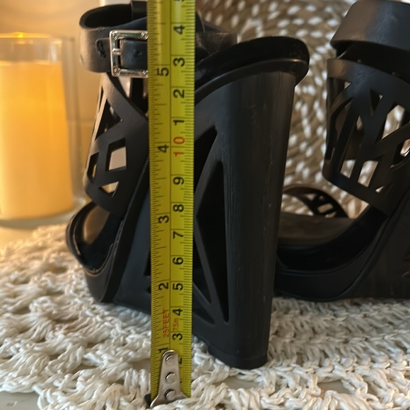 BCBGMaxAzria wedge heels size 5.5 EUC - Picture 6 of 7